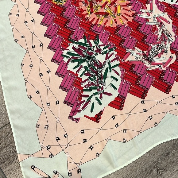 Zac Posen silk
Blend printed safety pin scarf - Picture 5 of 6